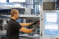 Rüsten einer Spritzgießmaschine für den Produktionsprozess
