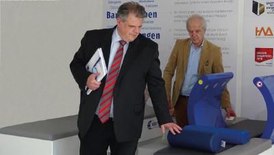 Landtagsabgeordneter Stephan Grüger (l.) und Gründer und Geschäftsführer der MedTec Axel Muntermann (r.)
