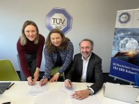 Von links nach rechts: Dr. Yuliya Prakopchyk (Teamleiterin VDA QMC Aus- und Weiterbildung), Vanessa Tessier (Leiterin Business Unit Akademie, TÜV SÜD Schweiz AG), Stefan Bauer (CEO TÜV SÜD Schweiz AG)