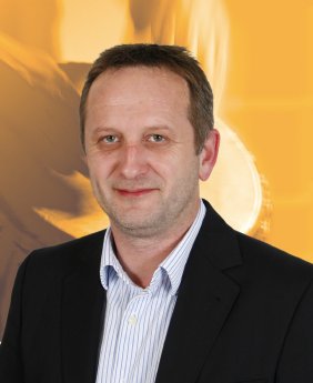 Gerhard Edi mit Hintergrund.jpg