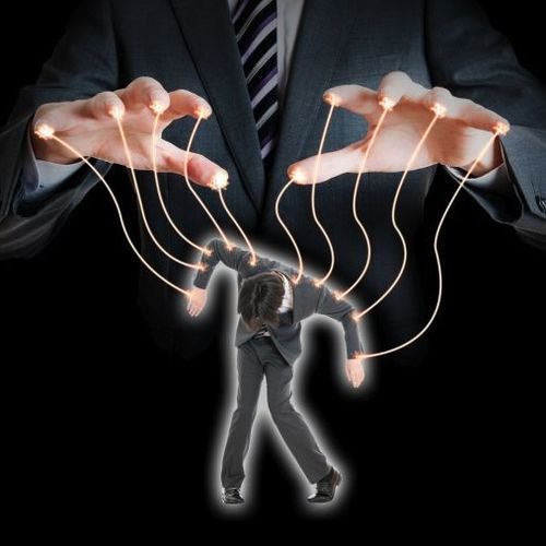 Kürzungen bei Familien, Milliarden für Microsoft?