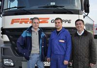(v.l.): Fuhrparkleiter Sascha Küst und Werkstattleiter Christian Herburger von der Fritz Gruppe aus Schwaigern mit Winkler-Fachberater Marco Gatti