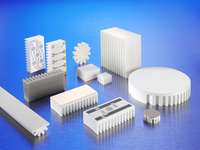 Die keramischen Kühlkörper CeramCool® bieten nicht nur hervorragendes Thermomanagement und gute EMV sondern isolieren auch elektrisch. Individuelle Leiterplattendesigns können auch dreidimensional aufgebracht werden.