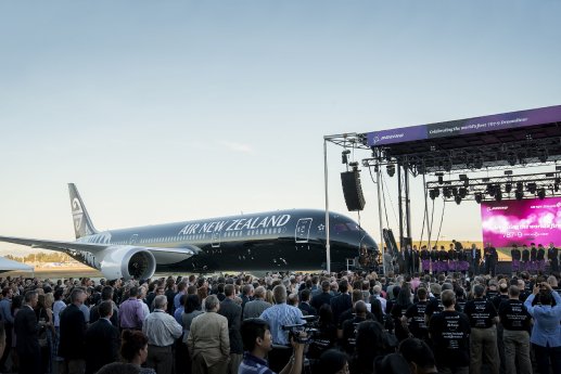 Boeing und Air New Zealand feiern erste Auslieferung des 787-9 Dreamliner.jpg