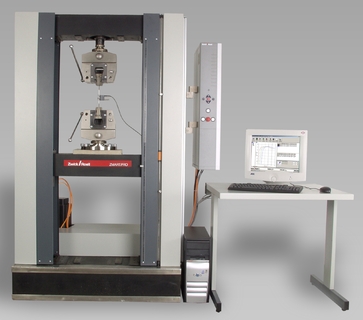Beispiel einer modernisierten Instron Materialprüfmaschine