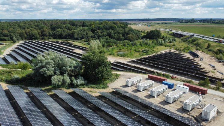 PM_WE25_04_Hamburger Energiewerke erwerben Mehrheitsanteil an zwei Freiflächen-Photovoltaik-Park.jpg