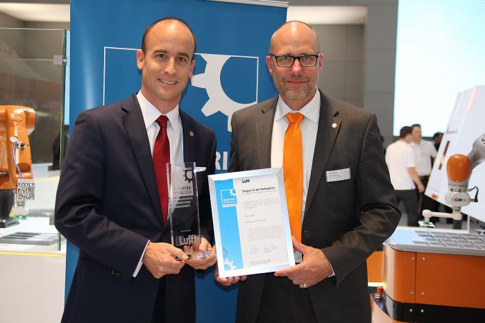 Dr. Christian Baur (left), CEO Swisslog Division Warehouse & Distribution Solutions. Otmar .jpg