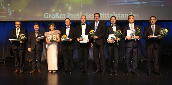 Preisträger der Ehrenplakett 2018 (1. v.li.) Daniel Huber, Vorstandsvorsitzender Peter Huber Kältemaschinenbau AG / Foto © Boris Löffert / Oskar-Patzelt-Stiftung