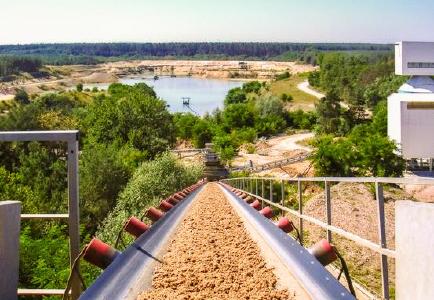 UNIKA Kalksandsteine bestehen aus den natürlich vorkommenden Rohstoffen Kalk und Sand. Der Sand wird in unmittelbarer Nähe zum jeweiligen Produktionsstandort gewonnen, Foto: UNIKA