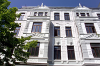 Nach der gelungenen Renovierung bildet das im Stil des Historismus markante Eckgebäude wieder einen besonderen Blickfang in der Goethestraße in Bremerhaven. Foto: Caparol Farben Lacke Bautenschutz