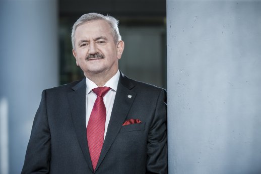 0132-Prof-Neugebauer-Fraunhofer.jpg