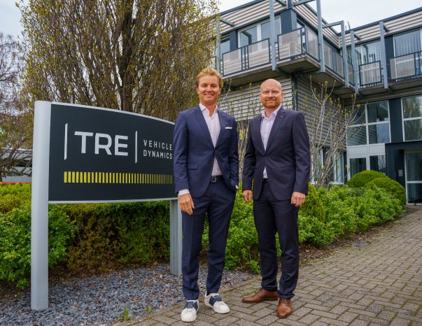 1 Nico Rosberg, Boris Kirchner vor TRE-Zentrale.jpg