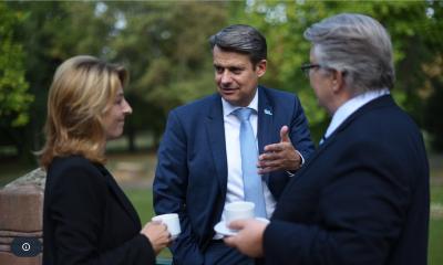 Thomas Knieling (VDAB Bundesgeschäftsführer) im Gespräch mit Bettina Häfele und Karl-Heinz Schuster (beide H&S).
Foto: vdab.de