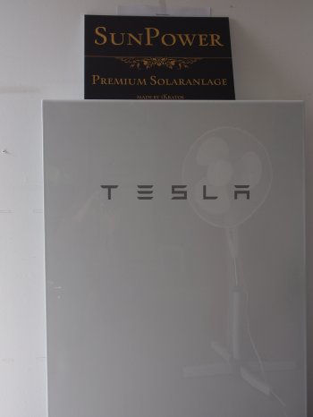 Tesla-Speicher.JPG