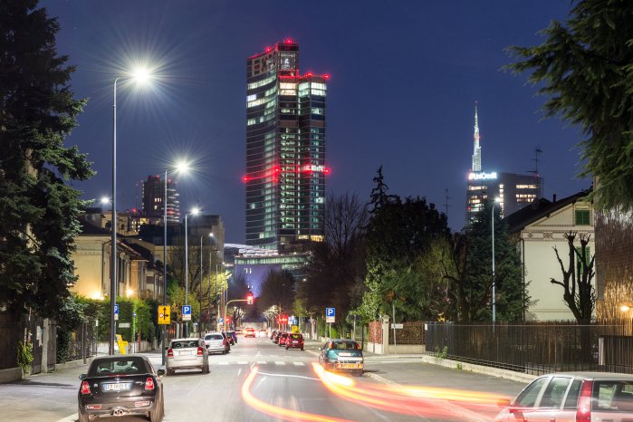 AEC ILLUMINAZIONE_Mailand_Palazzo Lombardia.jpg