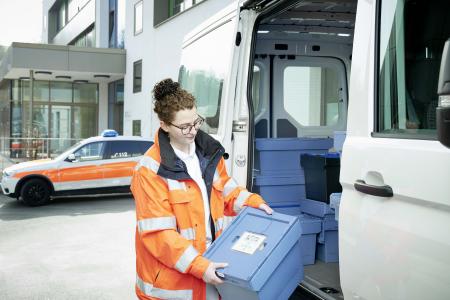 BITO-Lagertechnik auf der LogiMAT.digital 2021: Am 03. Mai 2021,11.15 - 12.15 Uhr mit spannenden Neuheiten und Trends und Highlights der BITO-Lagertechnik Bittmann GmbH.
Peter Kerth (Leiter Produktmanagement), Christian Mohr (Produktmanager Business Unit Kunststoff) und Dennis Ramers (Leiter Transportsysteme) zeigen im Gespräch mit Janina Blum (Marketing-Managerin) innovative Behälter-System-Komplettlösungen für Food- und Pharma/Healthcare bzw. stellen die neue FTS-Variante LEO Custom vor.