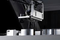 Die modular aufgebaute quattroClean-Schneestrahltechnologie lässt sich sowohl zur Vor- als auch Nachreinigung in die Heißprägemaschinen und -linien integrieren. 
Bildquelle: BAIER GmbH + Co KG Maschinenfabrik