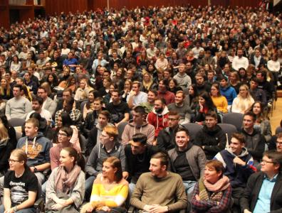 In der Stadthalle Aalen wurden die Erstsemester von Hochschule und Stadt begrüßt / Fotonachweis: © Hochschule Aalen | Jana Ling