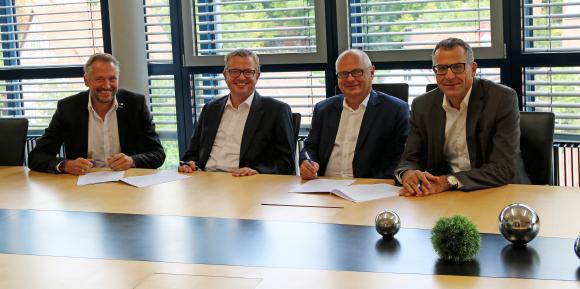 Dr. Dirk Pietruschka (Geschäftsführender Gesellschafter enisyst GmbH) Ronald Pfitzer (Geschäftsführer der Stadtwerke Schwäbisch Hall GmbH) Dieter Ebinger (Geschäftsführender Gesellschafter enisyst GmbH) Gebhard Gentner (Geschäftsführer der Stadtwerke Schwäbisch Hall GmbH)
