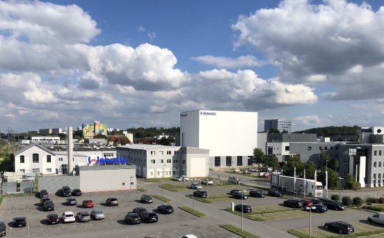 Webasto Logistikzentrum Neubrandenburg - Außenansicht.jpg