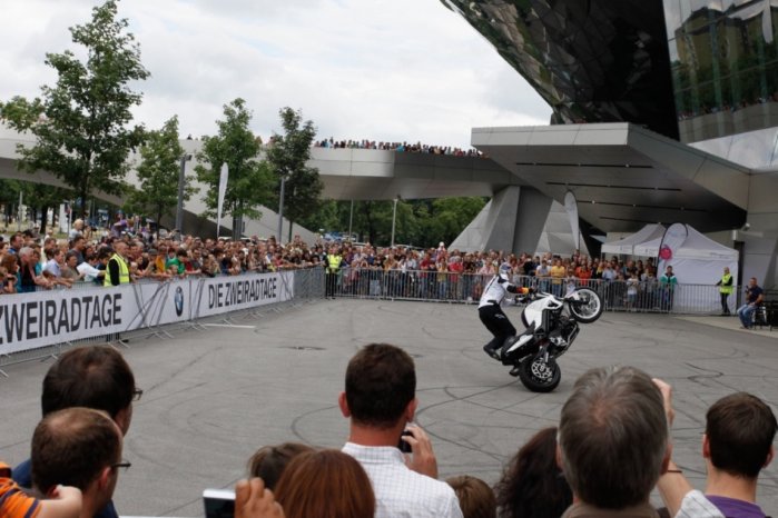 Zweiradtage in der BMW Welt_Stunts Chris Pfeiffer(c)BMW AG.jpg