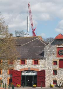 Erection and assembly of the new GEA Wiegand grain columns at Midleton Distillery