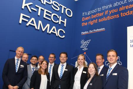 Pöppelmann-Messeteam in Düsseldorf: Auf der Weltleitmesse der Kunststoffbranche stießen die Lohner Konzepte und Produktlösungen, mit denen Materialkreisläufe geschlossen werden können, auf großes Interesse / Foto: Ruth Honkomp