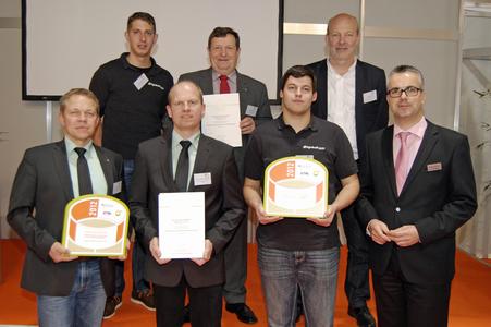 Geschäftsführer und Anlagenbetreuer der Biogasanlagen Malstedt und Unsleben nahmen die Preise auf der EuroTier entgegen: Klaus Schröder, Stefan Fitschen-Hobbeling, Markus Ress mit MT-BioMethan-Geschäftsführer Dr. Karsten Wünsche (untere Reihe v.li.) sowie Sebastian Mangold, Josef Demar und Thomas Balling (obere Reihe v.li.).
