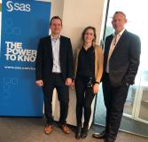 mayato wird SAS Reseller – Details zur Zusammenarbeit besprachen Paolo Vacilotto (links), Leiter SAS Team mayato, und mayato Geschäftsführer Georg Heeren mit Ute Greene, Inside Sales Team Managerin SAS