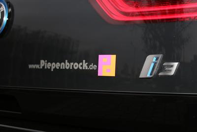 In Zukunft gemeinsam unterwegs – Piepenbrock und der BMW i3. (Bild: Piepenbrock)