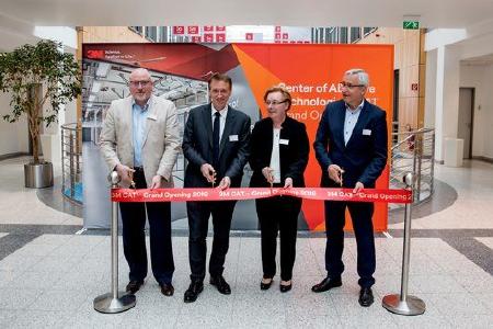 Feierliche Eröffnung des Center of Abrasive Technologies | CAT durch Chris Howitt, Technischer Direktor 3M EMEA, Fabrice Moguet, Vizepräsident Forschung und Entwicklung 3M international, Christiane Grün, 3M Managing Direktor Zentraleuropa und Günter Gressler, 3M Vizepräsident EMEA