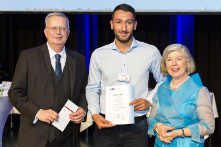 IHK Hauptgeschäftsführer Dr. jur. Gerald Püchel, Ilyas Kösker, IHK Präsidentin Jutta Kruft-Lohrengel