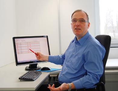 Spricht aus praktischer Erfahrung: Software-Experte Achim Schulte erlebt im Hause tecnotron täglich, wie sicher und hocheffizient die beiden Software-Tools, der ICD Stackup Planner und der PDN Planner in der Entwicklungsabteilung ihrer Dienst versehen