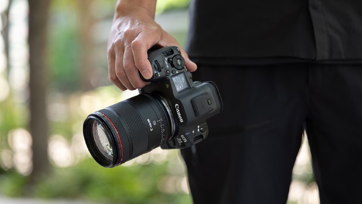 RF_85MM_F1-4L_VCM_Lifestyle_CINC_R3A_0365_16_9.jpg