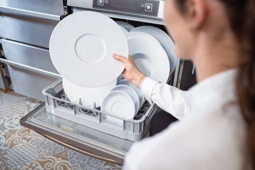 BRITA_Professional_Filter_restaurant_dishwasher_10.jpg