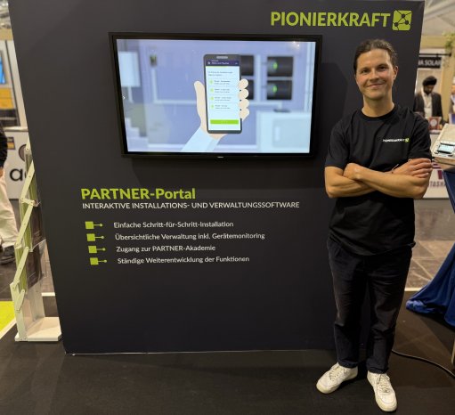 Andreas Eberhardt bei der Intersolar_copyright PIONIERKRAFT.jpg