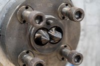 Photovoltaikanlage auf dem Dach der Modellfabrik des SKZ (Foto: Luca Hoffmannbeck, SKZ)Der Doppelschneckenextruder ist ein weit verbreiteter Extrudertyp in der Kunststoffverarbeitung. Die Simulation des Aufschmelzverhaltens ist jedoch aktuell noch nicht präzise möglich. 