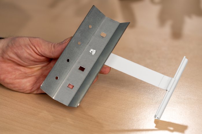 SELVE_Aufhängefeder_montiert .jpg