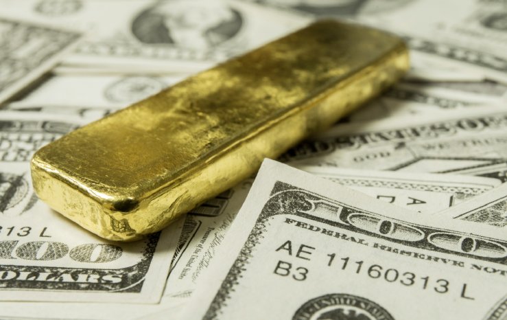 Close up image of Dollar bills with gold bar_Depositphotos_379253544_CONNEKTAR.jpg