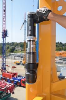 Felldtest am Turmstück eines Liebherr Obendreher Kranes Plarad elektrischer Drehschrauber DE - 80 LH