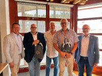 Mit Reiner Ullmann und Roland Dickele wurden zwei langjährige Vollversammlungsmitglieder verabschiedet. Von links nach rechts: Vizepräsident der Handwerkskammer Freiburg Friedrich Sacherer, Reiner Ullmann, Vizepräsident René Gammerdinger, Roland Dickele und Handwerkskammerpräsident Christof Burger