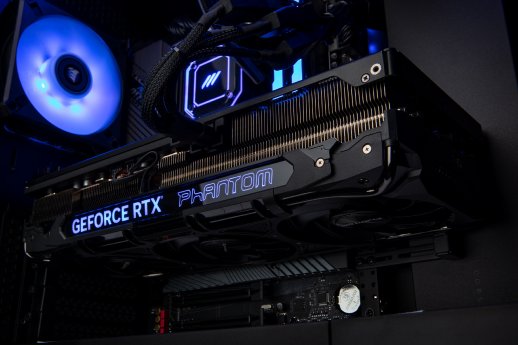 GeForce RTX 4080 bei MIFCOM 04.jpeg