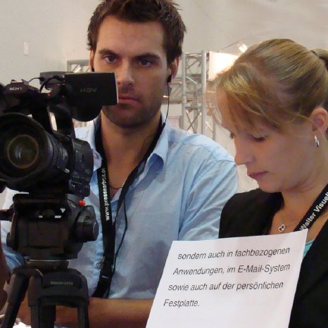 Das Kamerateam nimmt sich ausreichend Zeit, die Video-Statements professionell aufzuzeichne.jpg