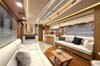 Mercedes SL Pagode, Porsche 911 oder Harley-Davidson reisen künftig im selben Fahrzeug wie ihre Besitzer. Mit dem neuen VARIO Perfect 1200 PLATINUM präsentiert VARIOmobil eine außergewöhnliche Hightech-Landyacht, die exklusiven Wohnkomfort mit einer vollintegrierten Fahrzeuggarage für automobile Leidenschaft verbindet.