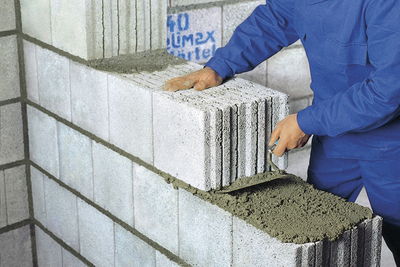 Leichtmauermörtel mit Poraver zeichnen sich durch hervorragende Dämmeigenschaft, Elastizität, Ergiebigkeit und leichte Verarbeitbarkeit aus. Foto: Dennert Poraver GmbH