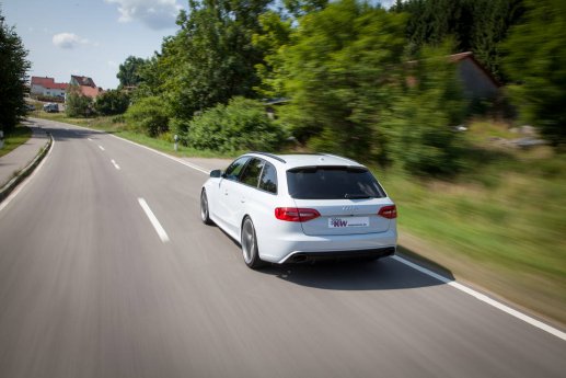 low_KW_Audi_RS4_Fahraufnahme02.jpg