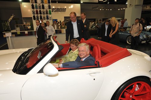 IAA 2009_Roland Koch im Wiesmann Roadster MF5.jpg