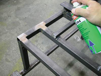 Alles im Lack – Metalle perfekt schützen/ Foto: CRC INDUSTRIES.