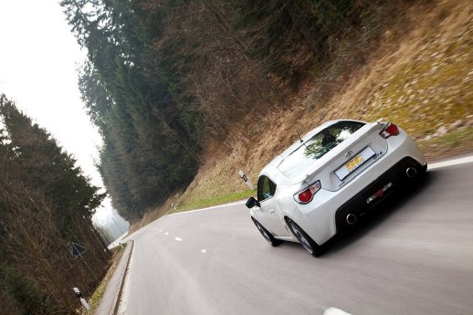 low_ST_Toyota_GT86_Fahraufnahme_02.jpg