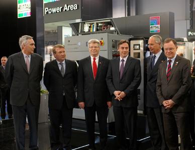 Hoher Besuch bei Rittal auf der Hannover Messe 2011 v.l.n.r. Peter Löscher (Vorstandsvorsitzender Siemens AG), Ronald Pofalla (Kanzleramtsminister), Friedhelm Loh (Inhaber und Vorstandsvorsitzender von Rittal), David J. McAllister (Ministerpräsident Niedersachsen), Hans-Peter Keitel (Präsident BDI), Stephan Weil (Oberbürgermeister Hannover) (Quelle Rittal GmbH & Co. KG )